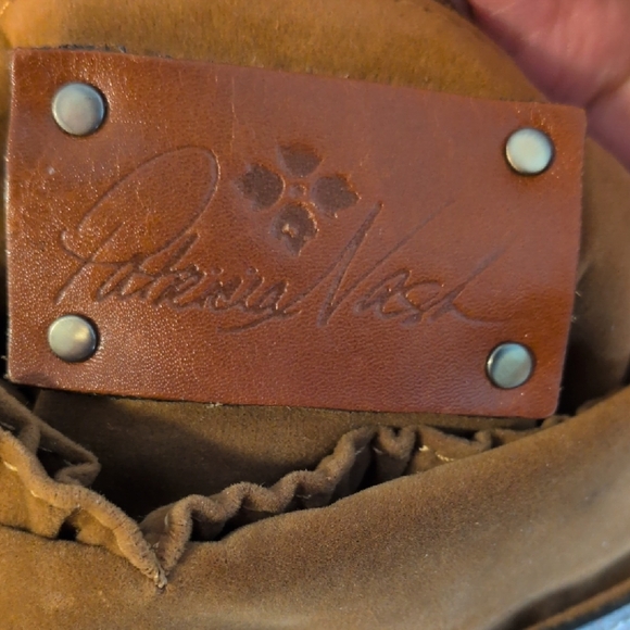 Patricia Nash Floral Embossed Leather Crossbody Bag Gold - Picture 7 of 8